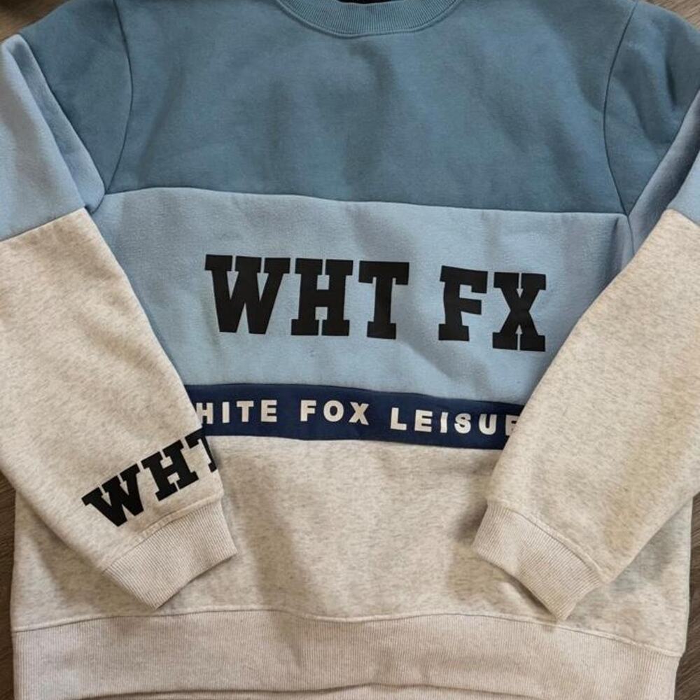 White fox boutique crewneck sweatshirt